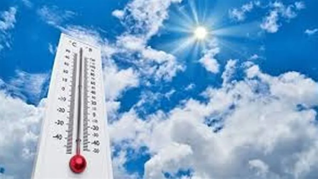 تحذير لرواد الطرق.. الأرصاد تتوقع انخفاض الحرارة وشبورة مائية غدًا في مصر